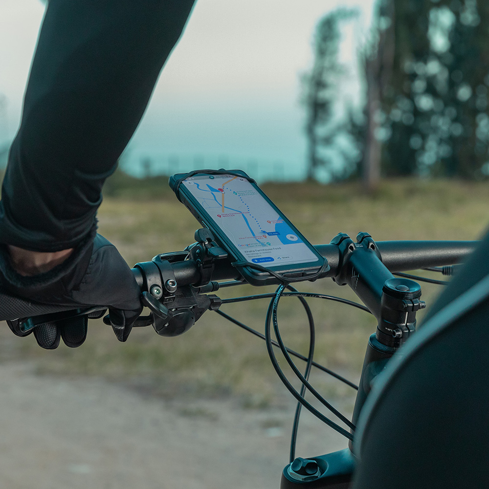 The Armor 10 5G is built to take on any challenging environment or tasks you throw at it. Packed with a powerful 5800mAh battery, so when you're out and about all day, your phone can be there alongside you.🚵‍♀️