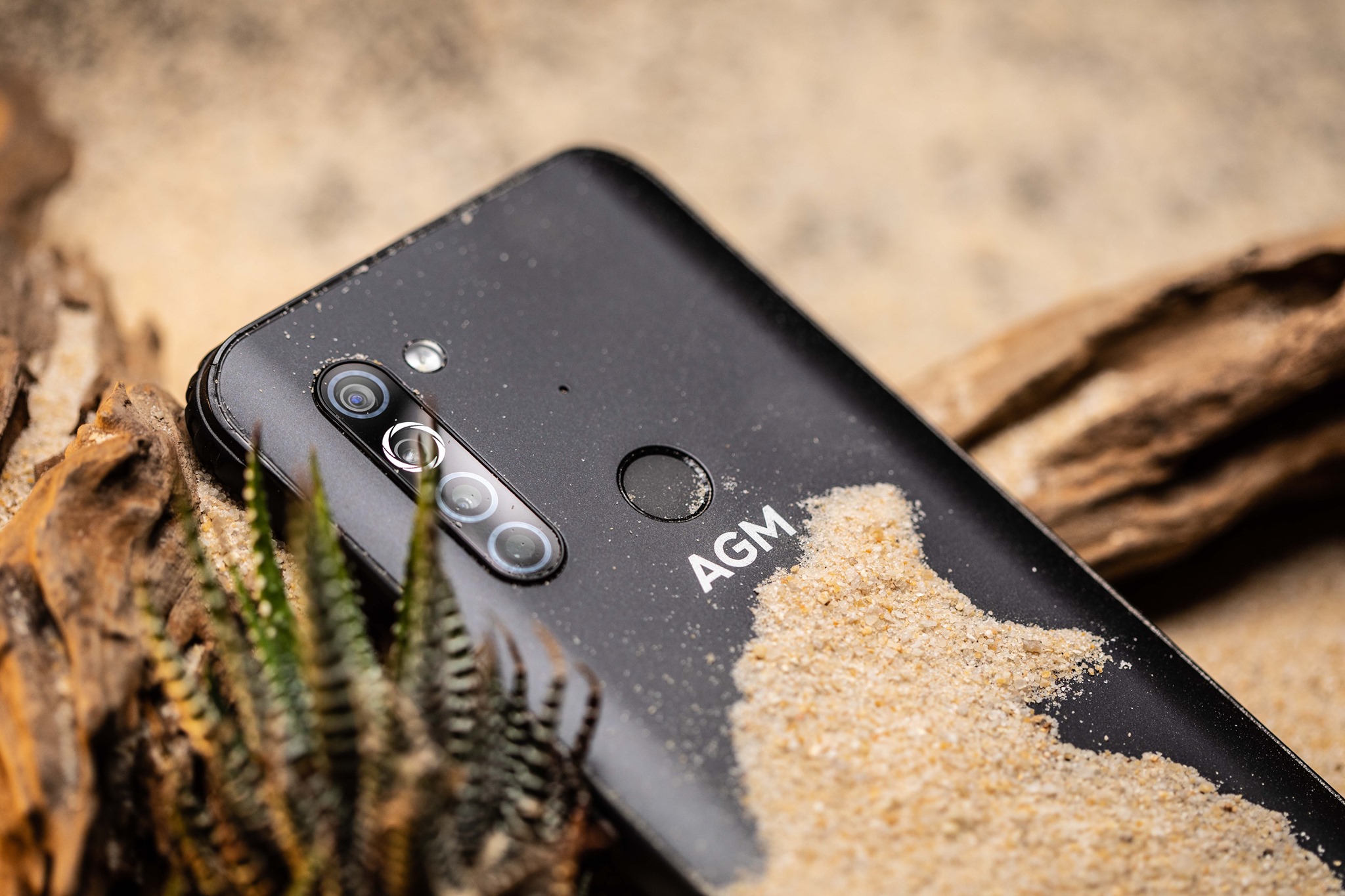 The #AGMX5 is fueled up by a 5600mAH battery with fast charging support of 18W.