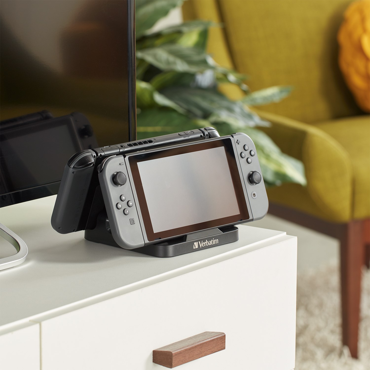 Charge while you play with the Verbatim Dual Console Charging Stand. For use with the Nintendo Switch™ and Nintendo Switch™ Lite, this charging stand charges two consoles simultaneously, ideal for gaming with friends. #VideoGames