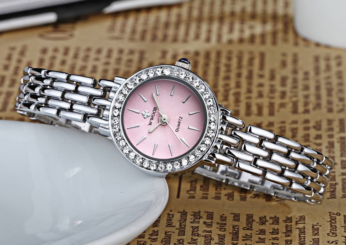 WWOOR 8810 Rhinestones Bracelet Watch Women Style.