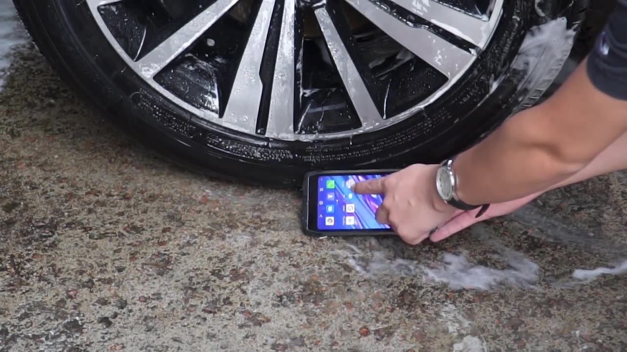 Had you never try to clean your smartphone with an high pressure washer?