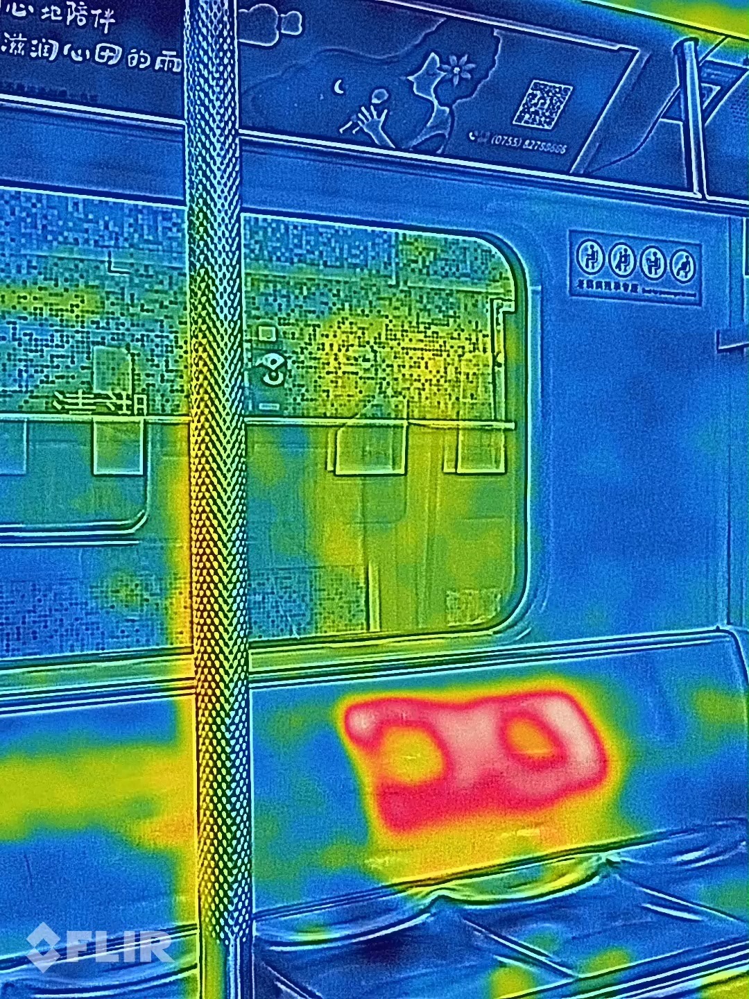 🤔How to detect a hot seat in a second without touching it when taking public transportation?