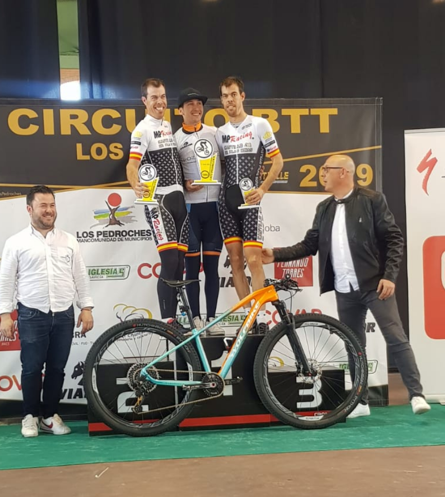 Nuestro corredor Sergio Torres se alza con el 1° puesto de la general en una carrera muy rápida y plana, donde el aire en la parte final decidió la carrera en el circuito BTT Los Pedroches. SERGIO TORRES : '' Buenas sensaciones y como siempre la bici 💯 '' Enhorabuena.... #wolfbike #BTT #MTB #lospedroches #nonstop