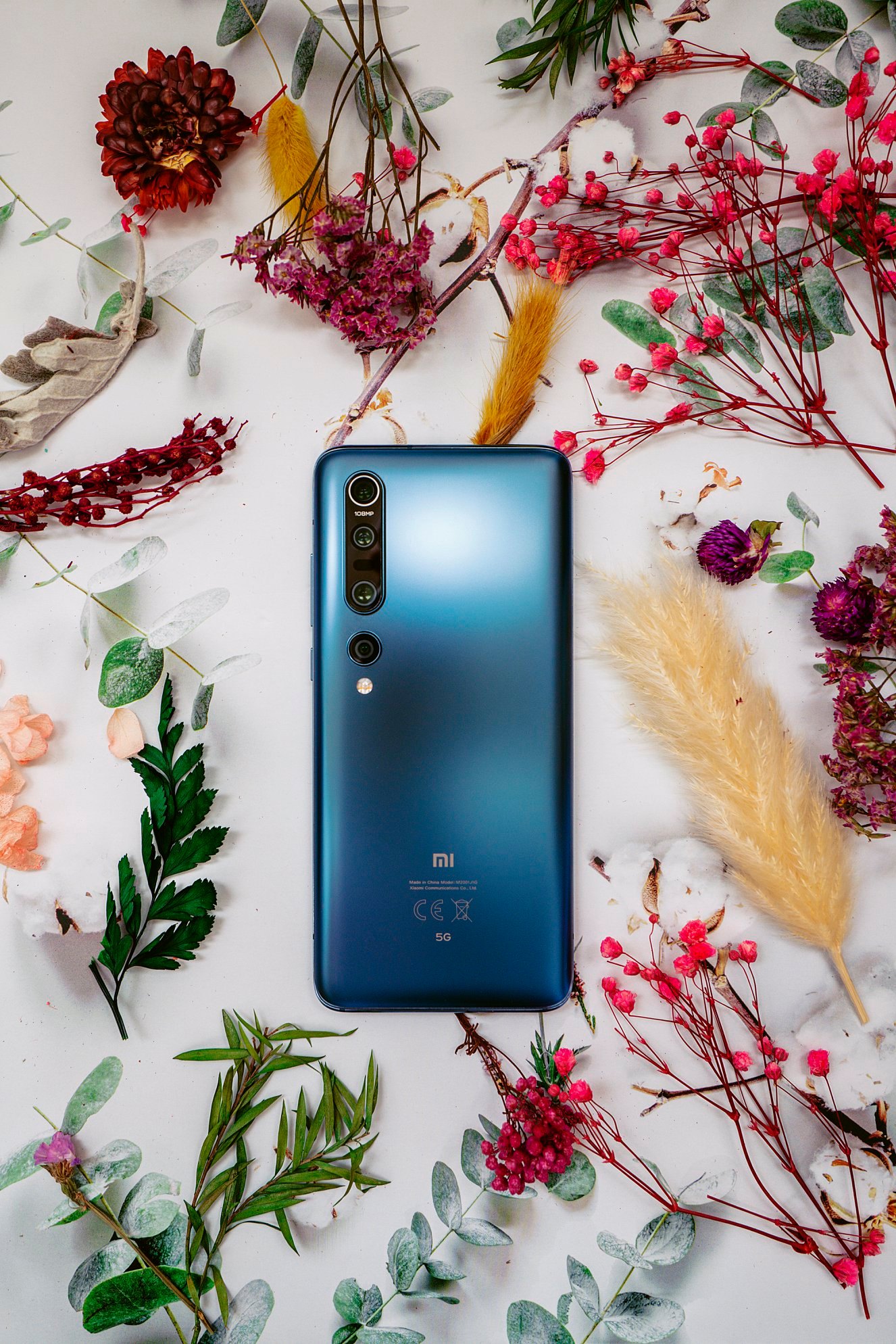 Would you rather fit in or stand out like the #Mi10Pro?  (Instagram @klepikovadaria)