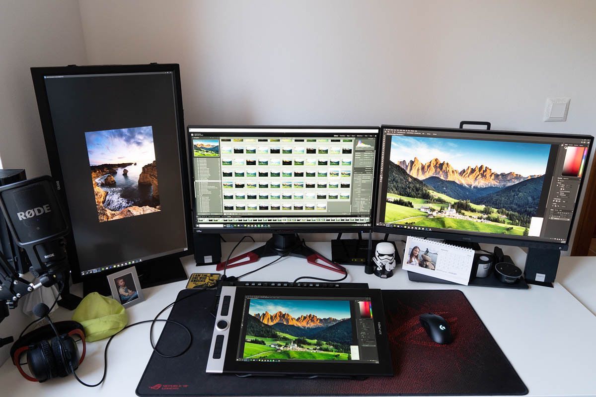 How does the photographer's work station look like?