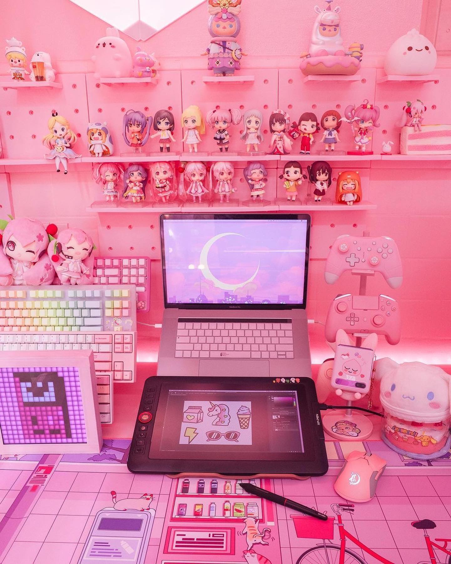 Pink home, pink desk, pink objects, pink #xppensetup. ﻿