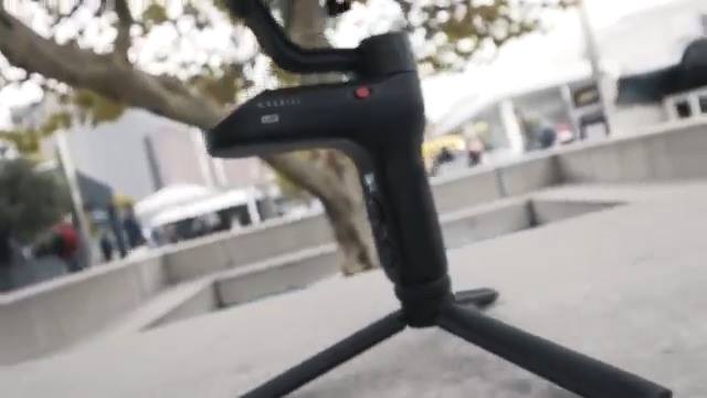 The light and compact body is as portable as a phone gimbal