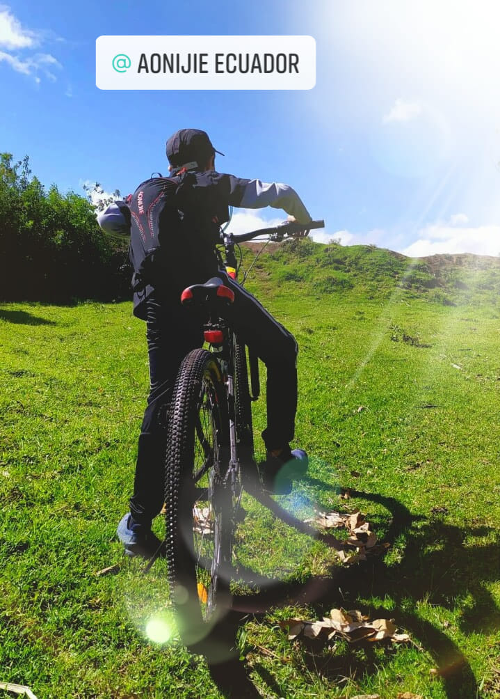 "La vida es como andar en bicicleta, si quieres mantener el equilibrio tienes que seguir avanzando". Albert Einstein 🚴 Excelente fin de semana amigos!  Fotografía enviada por: Tito Mogollón ... Somos