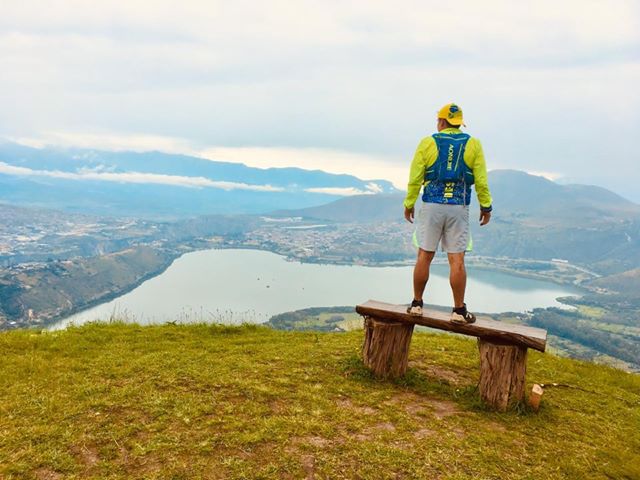 “No subas montañas para que el mundo te vea, súbelas para que tú puedas ver al mundo” 🧗‍♂️ Que tengan un excelente fin de semana! Foto: Daniel Espinosa 📸 ... Somos