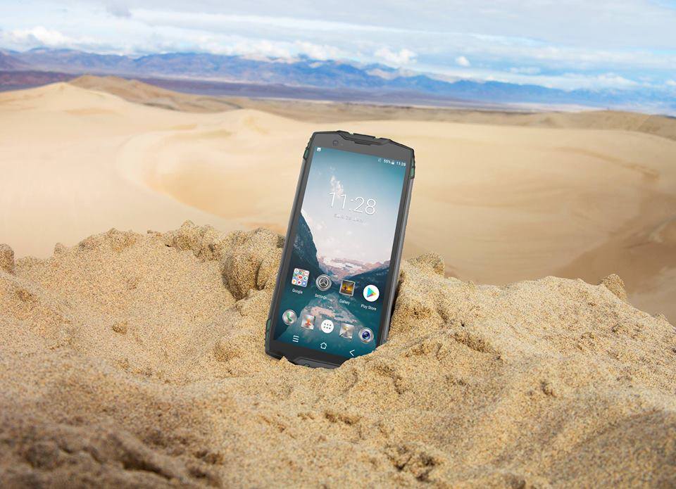 Wenn du gerne in der Natur bist oder jemanden kennst der das tut: Gönne dir oder einem geliebten Menschen ein robustes Smartphone, das wasserfest, stoßfest und staubdicht ist und über Funktionen verfügt, die im Notfall Ihr Leben retten können