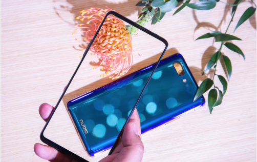 Which one is 2019 Smartphone Trends: 1. ‘Punch Hole’ Display Camera Cutout