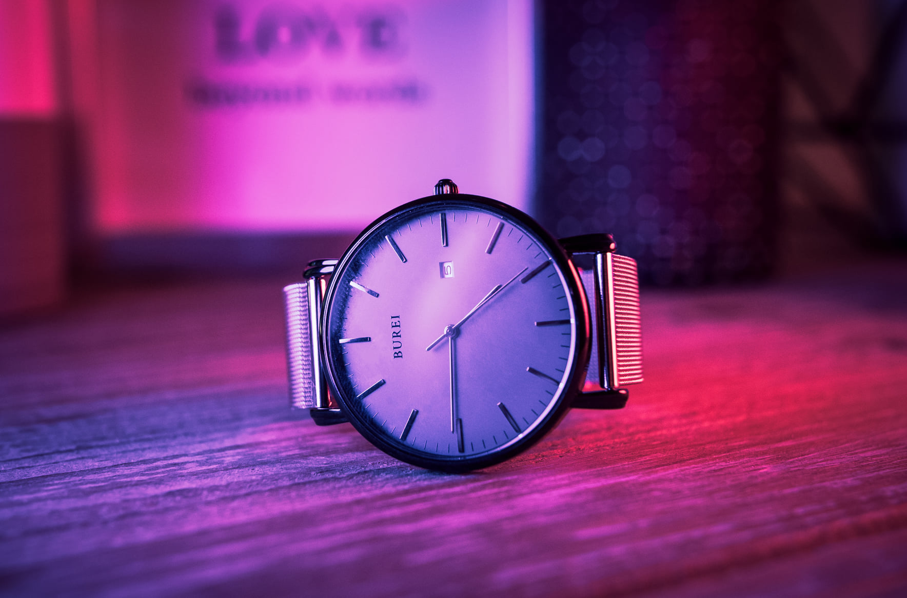 Psychedelic colors, charming watches。