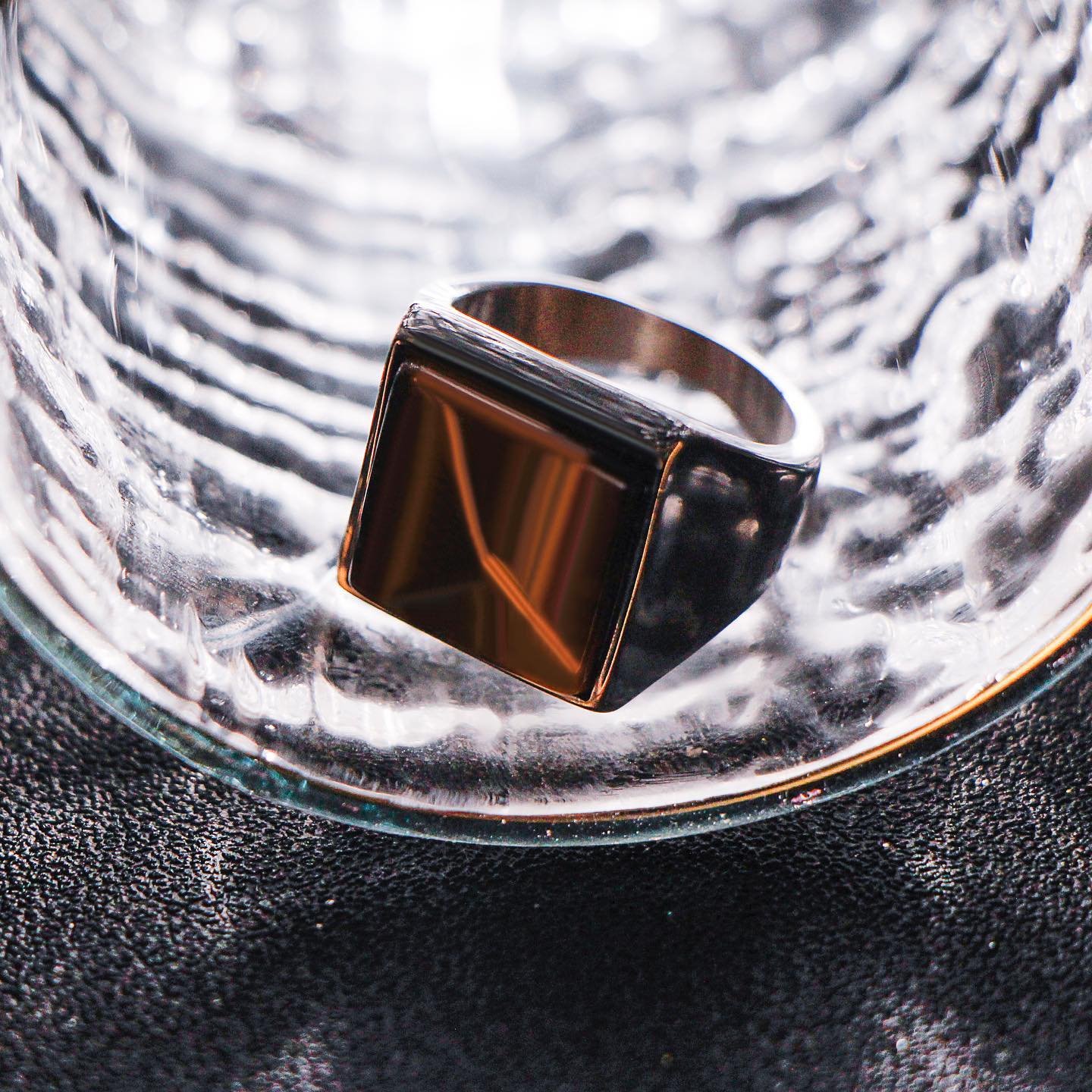 How about match this Amber Signet Ring with the gold shining gay 👉👉