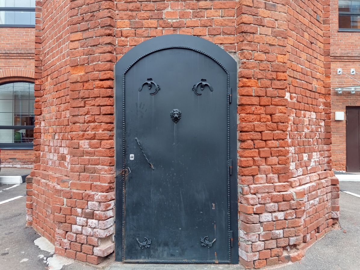 Everything is in order here: the frame is light, the texture of the bricks is clearly visible