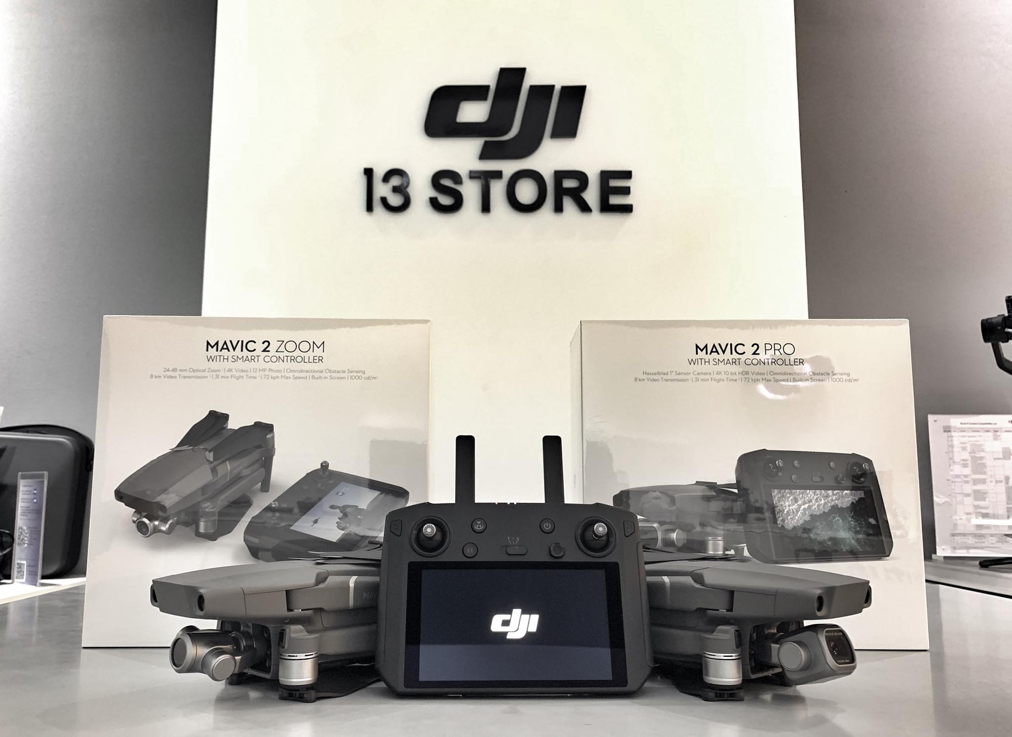 มาแล้วจ้าา !!! DJI Smart Controller รีโมทพร้อมจอ อัดแน่นฟังชั่นแบบสุดเจ๋ง !! - รีโมทที่มาพร้อมจอ 5.5 นิ้ว สู้แดดด้วยค่าความสว่างสูง และ ความละเอียด 1080P