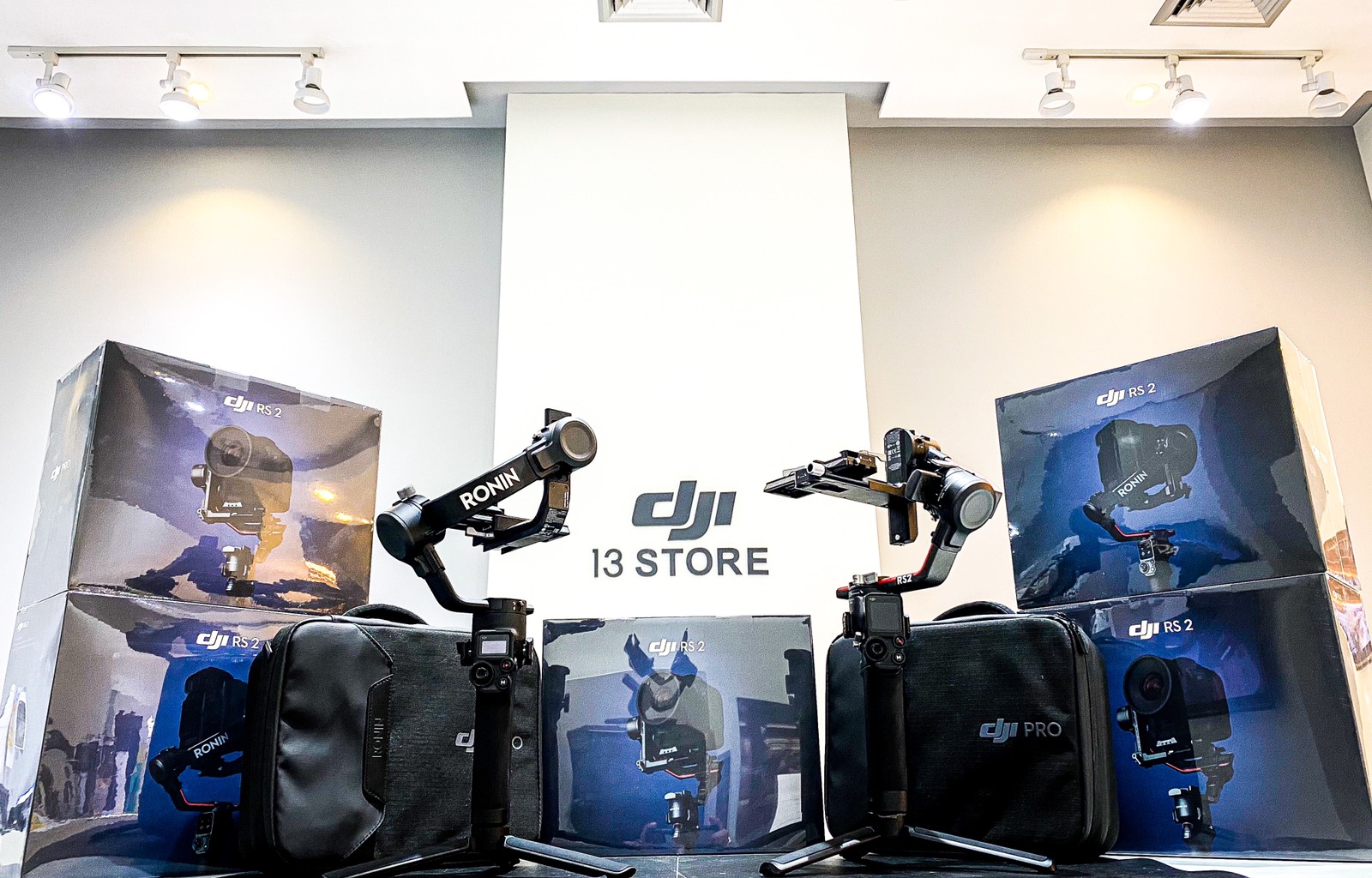 ขึ้นเทียบท่าเรียบร้อย ใครสั่ง DJI RS 2 กับ DJI13Store ไว้ #เตรียบรับของได้เลยครับ 😁😁 เป็นเจ้าของ DJI RS 2 กันสั่นกล้องระดับโปร ก่อนใครกับ DJI13Store 