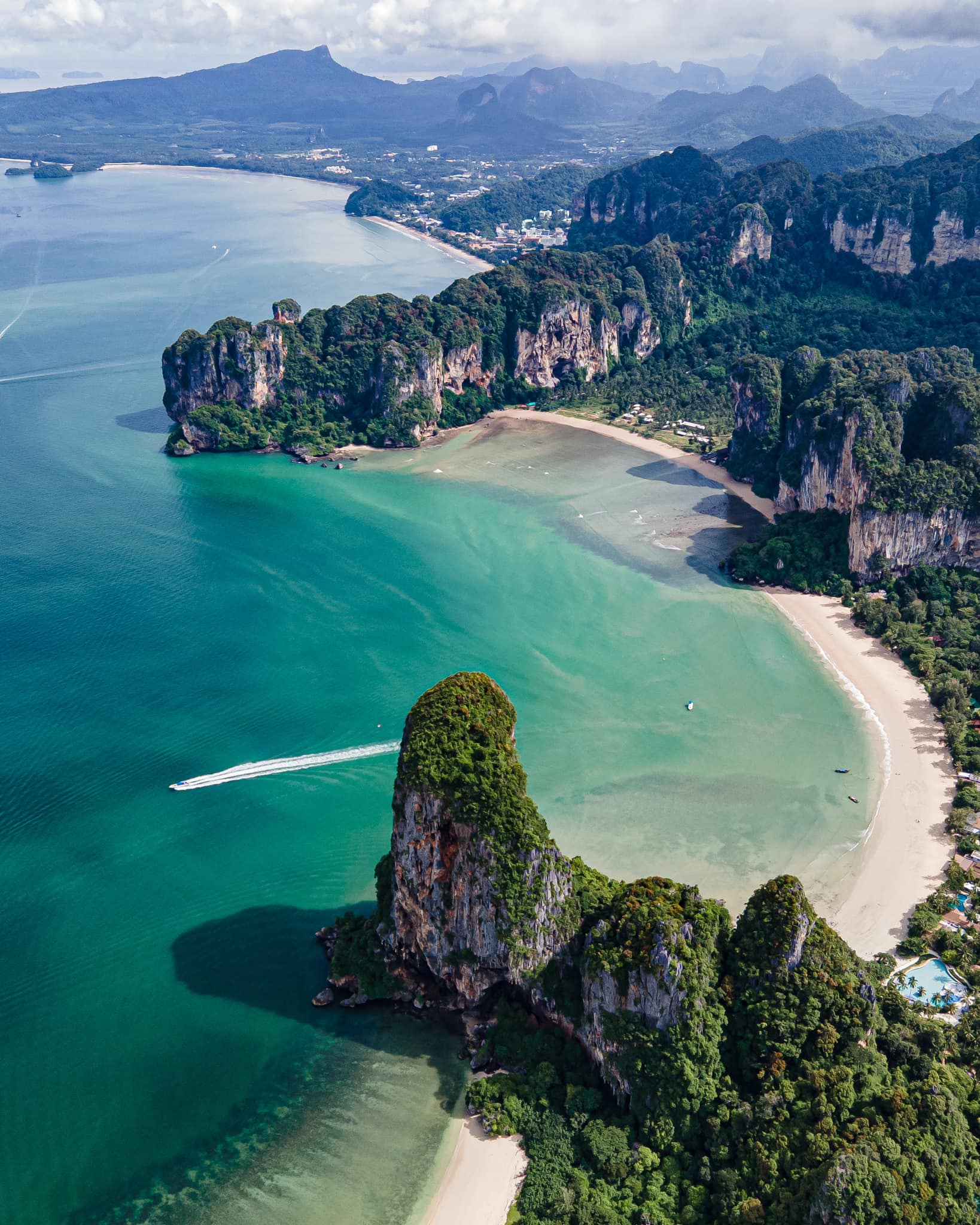 หาดไร่เลย์  จ.กระบี่ , Thailand 🇹🇭🇹🇭 Credit : Christoph Benfey 