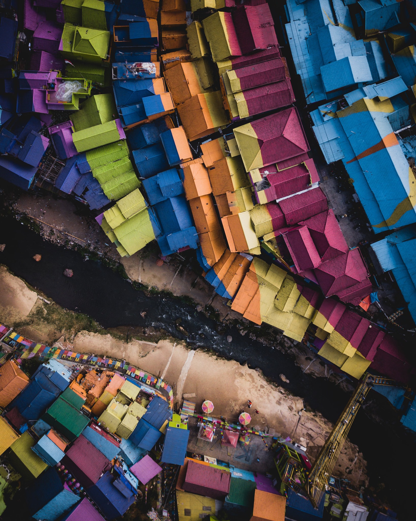 มองมุมสูง ถึงรู้ว่าสวย Colorful! - Rainbow Village 🌈 📸: @sjoerdbracke, Mavic Pro #DJI ดูเพิ่มเติม Mavic 2 Pro >>> www.tomtop.com --- #อยากมีโดรนไม่ยาก!