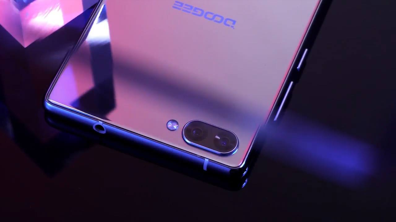 DOOGEE MIX Silver 5.5 Inch Android 7.0 6GB RAM 64GB ROM Helio P25 Octa Core 2.5GHz 4G Smartphone Full details and purchase on the Banggood website, here: www.tomtop.com