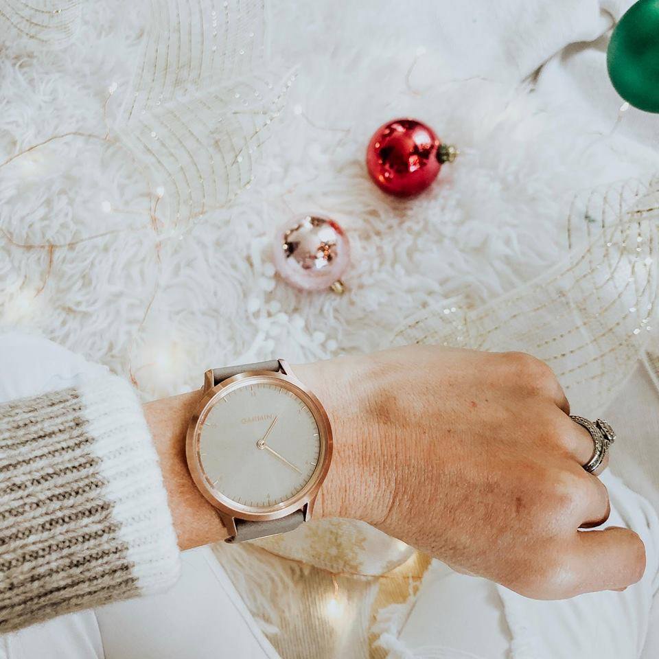 Tis the season for Rose Gold….every season. #vivomoveHR