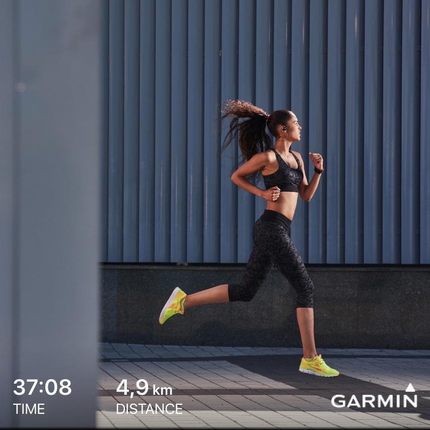 Pernah sadar gak sih kalau hal positif yang kamu lakukan bisa menginspirasi orang lain? Tampilkan performa lari kamu via Garmin Connect supaya temen kamu lebih terinspirasi buat ikutan juga! #GarminID