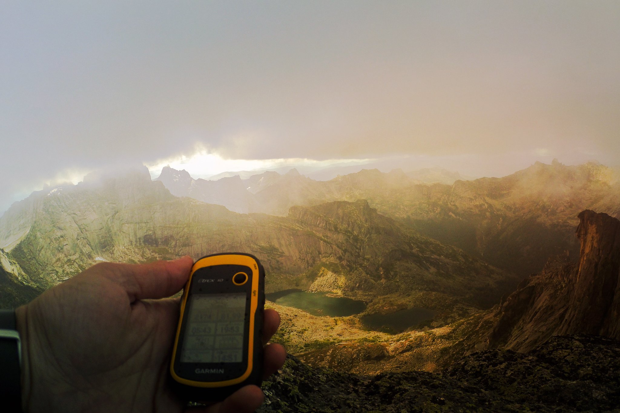 Berpetualang lebih jauh dengan eTrex10. Perangkat GPS Genggam yang Kokoh dengan Kemampuan yang di sempurnakan. #eTrex10