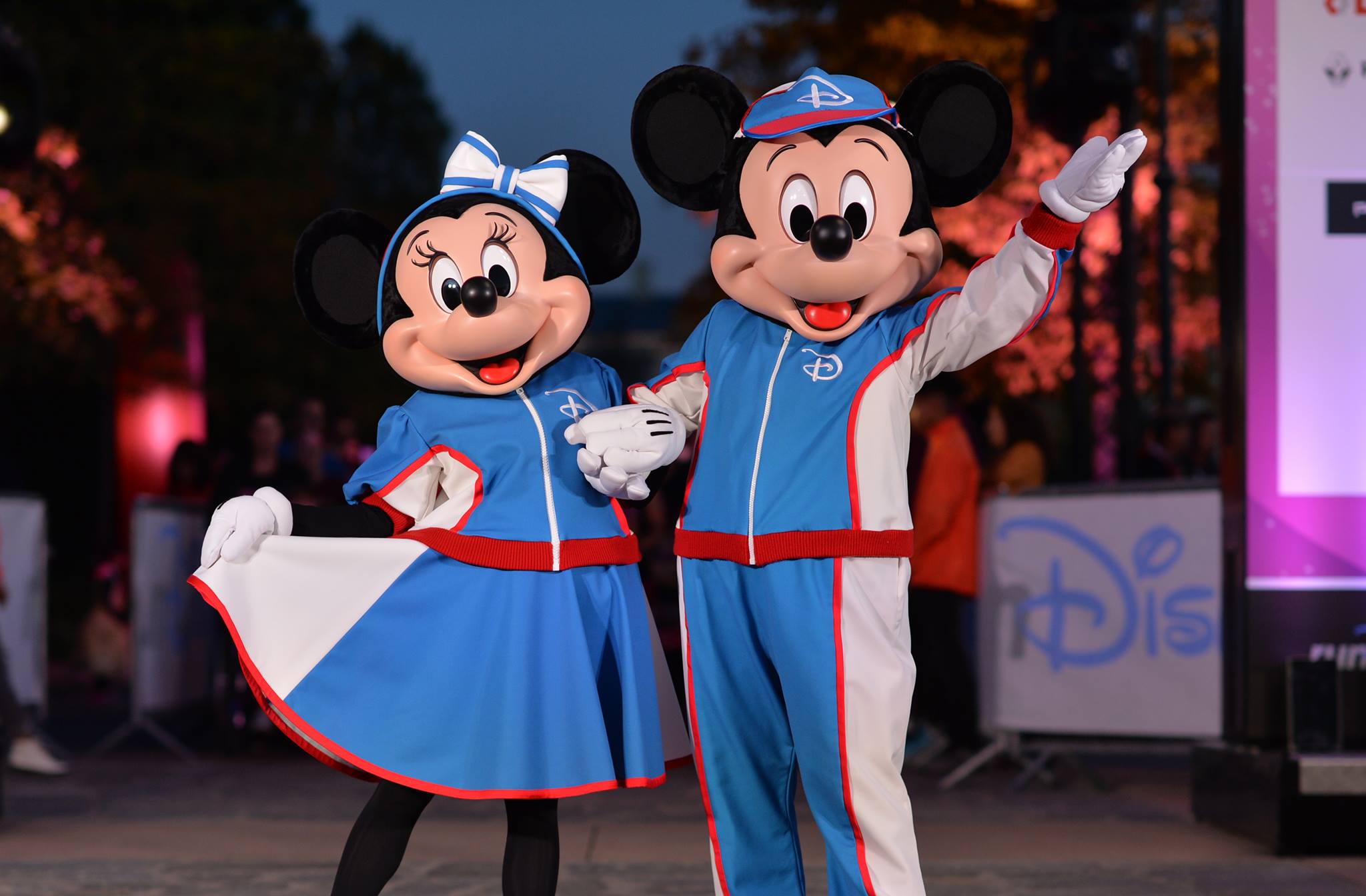 Pour fêter notre partenariat avec le Disneyland® Paris Run Weekend, qui se déroulera du 19 au 22 septembre 2019, nous vous offrons une chance de gagner un séjour à #disneylandparis et de supers bracelets d’activité ! Pour participer, demandez à vos enfants quel est le déguisement le plus cool à porter pendant le Disneyland® Paris Run Weekend et postez sa réponse en commentaire.