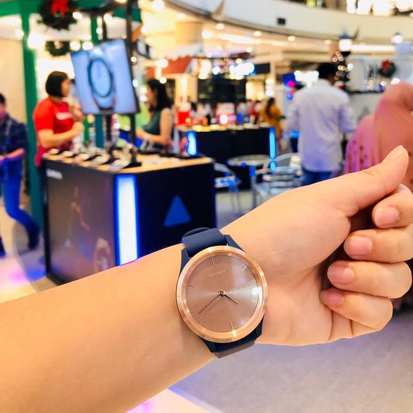 Santa Claus is coming to town! Head over to Flash Gadget Christmas Roadshow right now for Garmin watch discounts. Maybank, Hong Leong Bank, and CIMB bank credit card holders can enjoy a 12-month 0% instalment purchase plan too. KLCC, C floor (in front of Chanel)