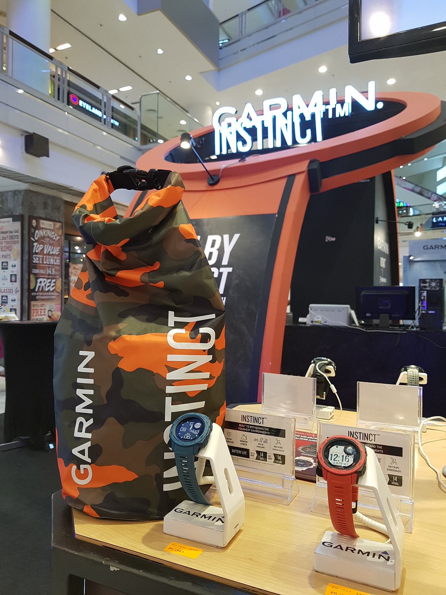 It's all about Instinct in Garmin roadshow @ Queensbay Mall! (Of course other models too🤭) Free gift* with every purchase of Garmin watch!  *while stocks last. Date: today until 12th May 2019...