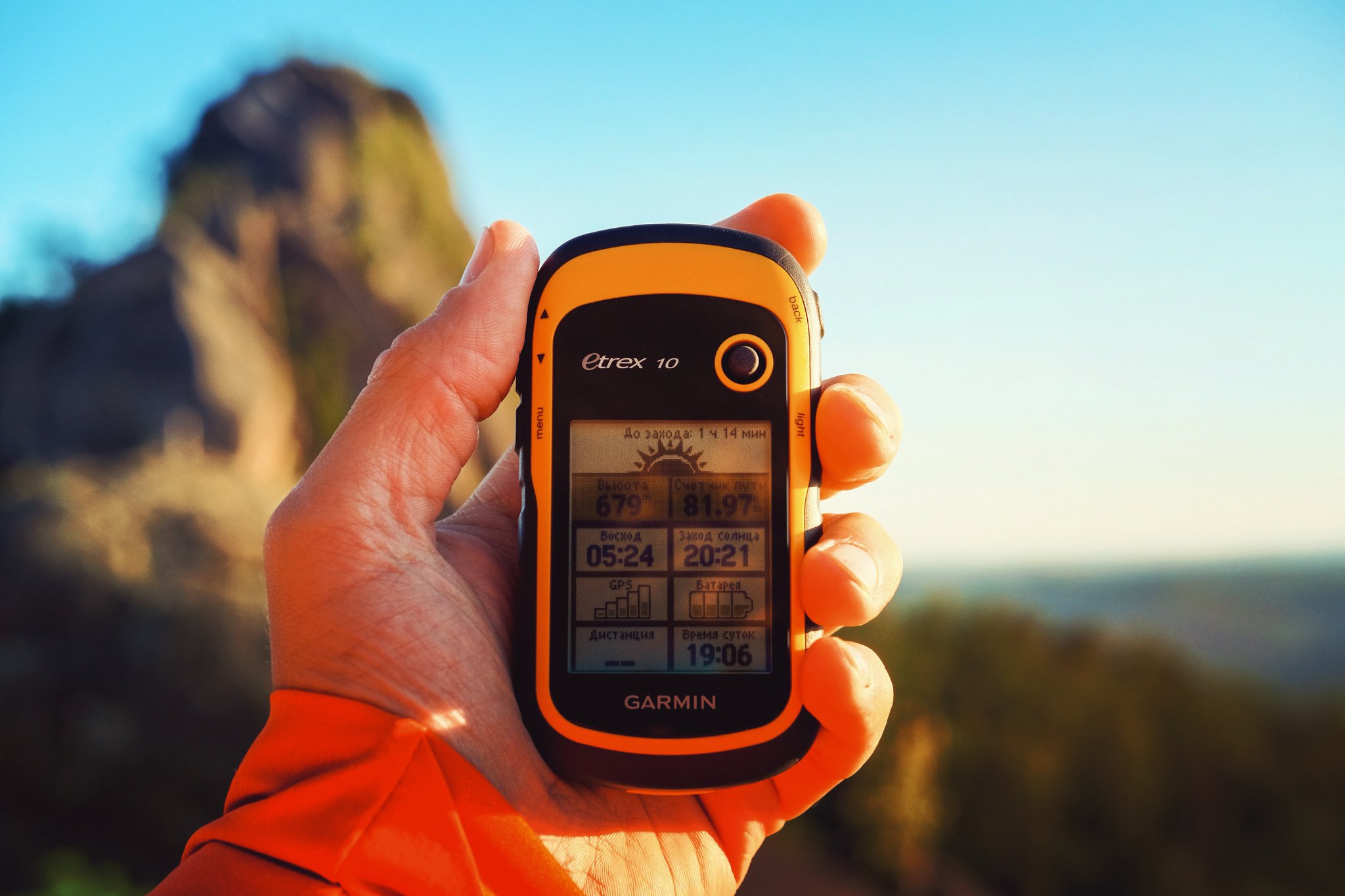 Go Hiking! See the Mountain Mornings. 🙌  #eTrex10 #WatchTheSunrise #GarminMalaysia #BeatYesterdayMY #Garminity Learn More :...