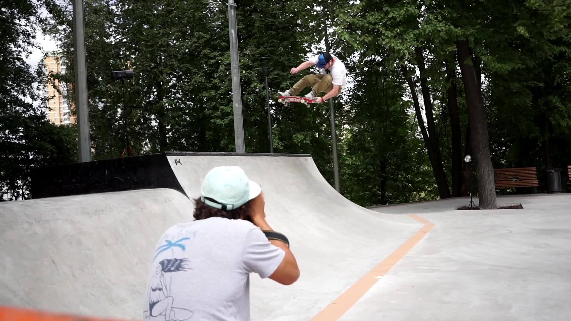 Backstage video of how photographer Kirill Umrikhin Photography  makes a wonderful Skateboarding shoot using Godox AD600Pro.