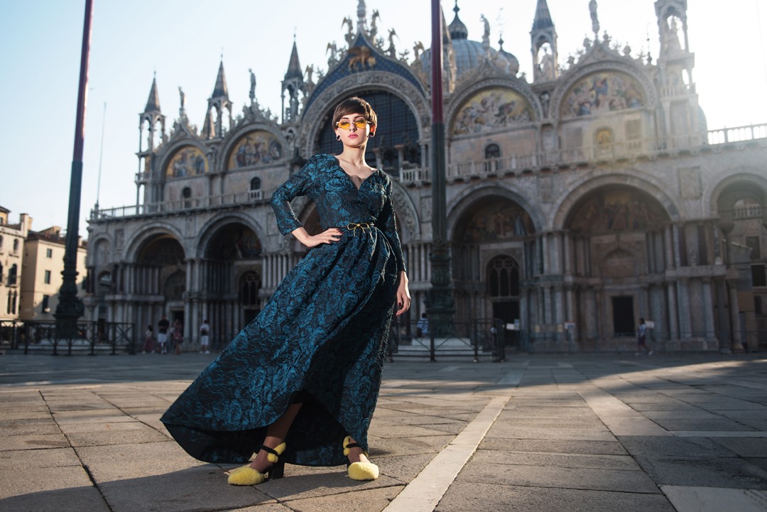 Fashion photographer Andrey Rossalev used #godoxv1 to create these wonderful portraits in Venice. 