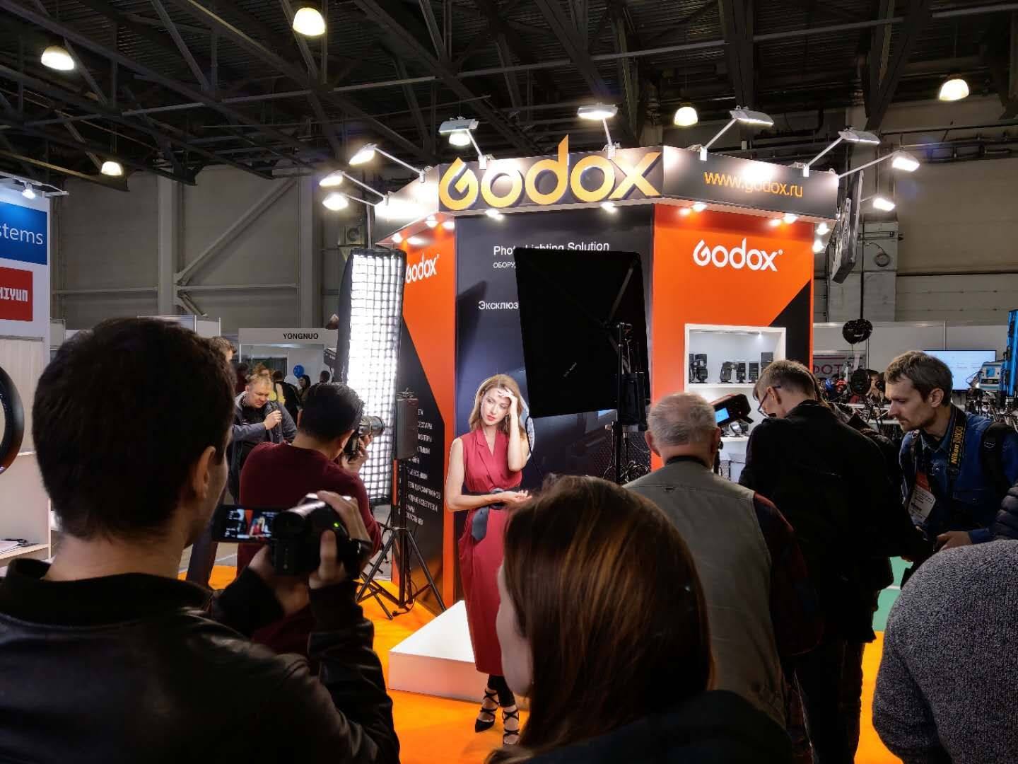 Godox Russia @Godox.ru has attended Photo Forum during April 11th – 13th. In this grand gathering, Godox products have attracted a huge flow. During the Photo Forum,  it was a high time when Godox Russia invited a model in the booth for all visitors to facilitate their shooting skills. 