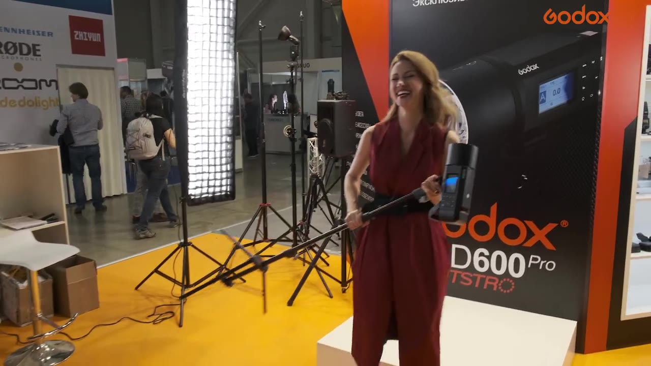 Godox Russia attended the Photoforum 2019 in Moscow on April 11 to 13. Along with the beautiful guest model, Olga Alberti, let us recall the highlights of the great gathering. Over 2000 people visited the booth and many photographers tested Godox gears. 