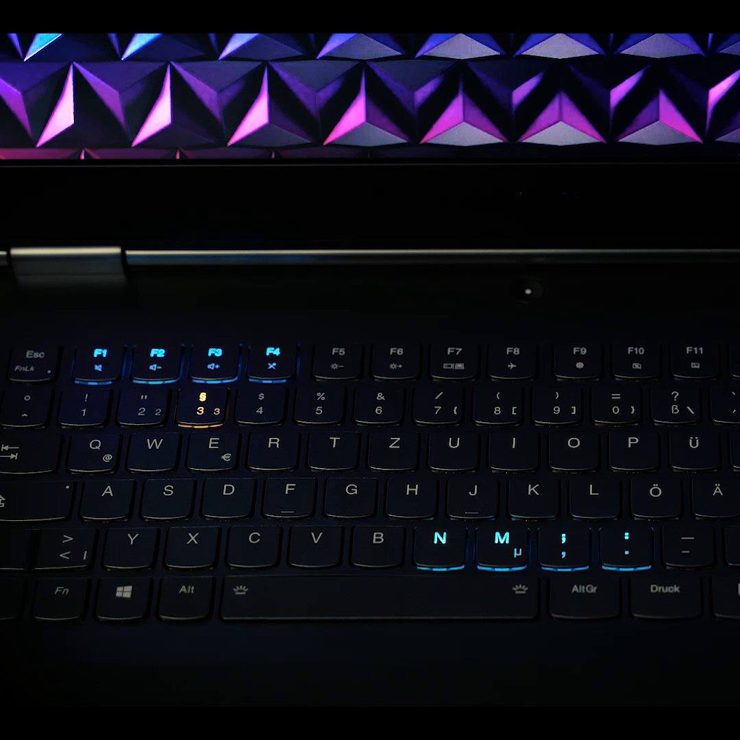 We’ve never seen a more stylish version of PONG — thanks to the Y740's CORSAIR iCUE keyboard! 😎