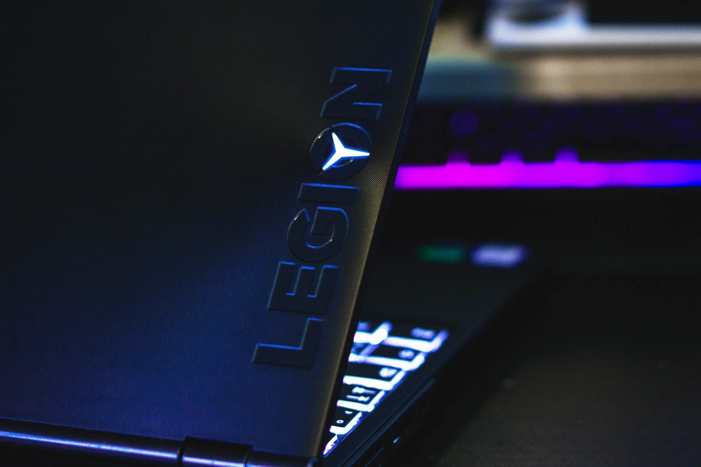 Bright display and a lightweight design. Thanks to Rerxes for brightening up our day with a 🔥 pic of our Legion Y540 laptop!