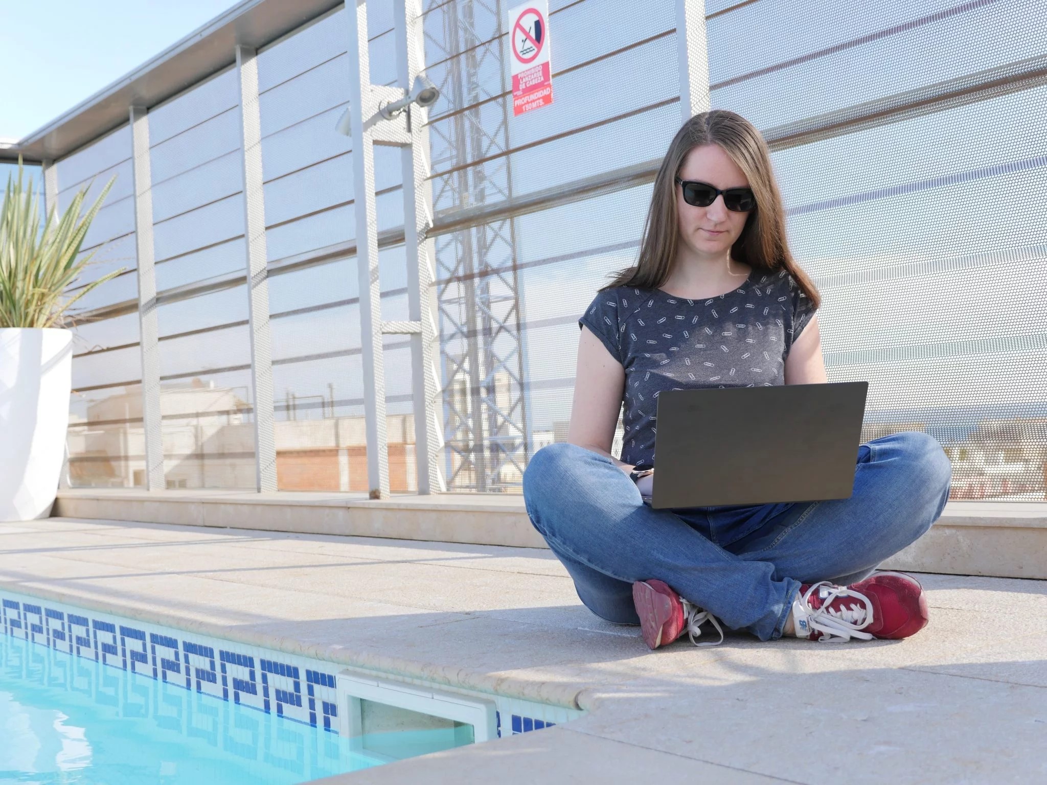 Nasza rodzina laptopów Yoga liczy wielu członków. Yoga S730 to idealny kompan podróży. Bliżej przyjrzała mu się redakcja Tabletowo.pl.  👉 Niewielka waga (ok. 1,2 kg);