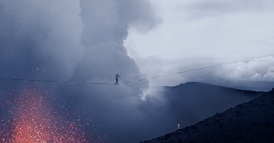 In the midst of the Covid-19 pandemic, Alexander Schulz Slackliner & Rafael Bridi set a world record by crossing the active volcano of Mount Yasur on the remote island of Tanna (Vanuatu) on a slackline! 🌋