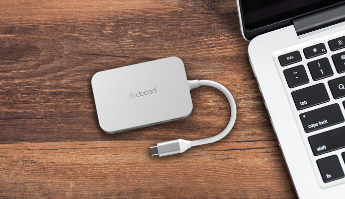 A quality built of tech, nice brushed aluminium by the look and feel of it, rounded edges and compact. If you have a device that only has a USB-C socket then you will definitely benefit from #Dodocool 7-in-1 USB-C Hub😎