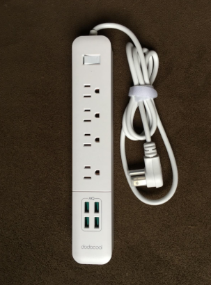 #Dodocool 4-outlet Surge Protector Power Strip is a really compact and space-saving design that keeps your desk neat and organized. It can accommodate larger power adapters and has two keyhole slots on the rear of the housing enable it to be mounted on a wall.