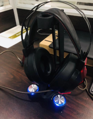 #Dodocool Headphone Stand with 7.1 surround sound can place and charge your earphones at the same time. And you never need to worry about compatibility. 