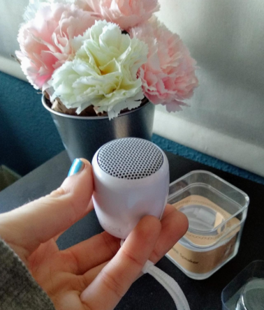 #Dodocool Mini Wireless Speaker with Selfie is really small and still gets a very good sound. After successful pairing, it can work as a wireless remote shutter when using together with your smartphone camera. Take a selfie with ease.