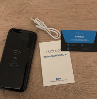 #Dodocool 10000mAh Wireless Power Bank supports most QI-enabled devices for inductive charging at ultimately high speed. Don't need the USB cable, very convenient to use.