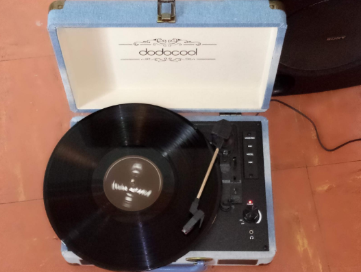 Music is a necessary part of our life. #Dodocool 3 Speed Wireless Stereo Record Player let you enjoy music better, especially vinyl records.