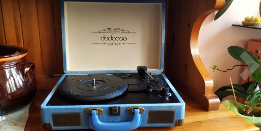 #Dodocool 3 Speed Wireless Stereo Record Player is very pretty and elegant, in a vintage style with a very nice color. The turntable plate works at 33-45-78 turns and allows the record player to play all of your favorite vinyl records.