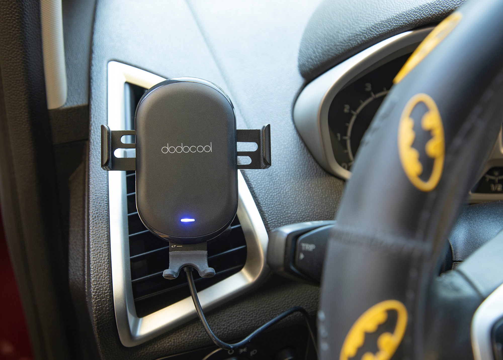 Dodocool Auto-clamping wireless fast charging car mount, Makes life so much easier! Buy it here👉www.tomtop.com