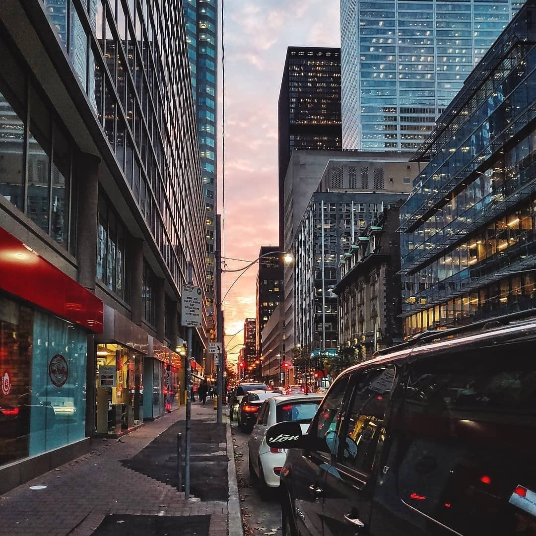 Lit sunset in #Toronto #Canada 🇨🇦, captured by #OnePlus6T user @rbagdai 😎 Share your best #streetphotography with #ShotonOnePlus.