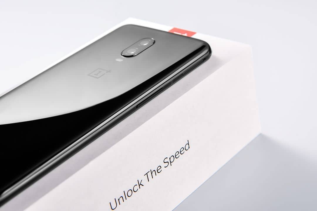 Nothing like a #OnePlus6T Mirror Black unboxing to start the day 😍