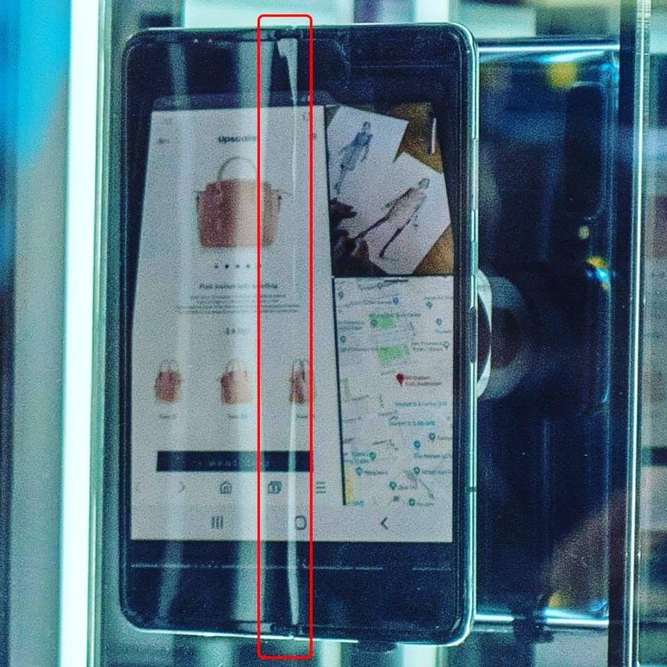 The Samsung Galaxy Fold screen has a crease right in the middle. 
