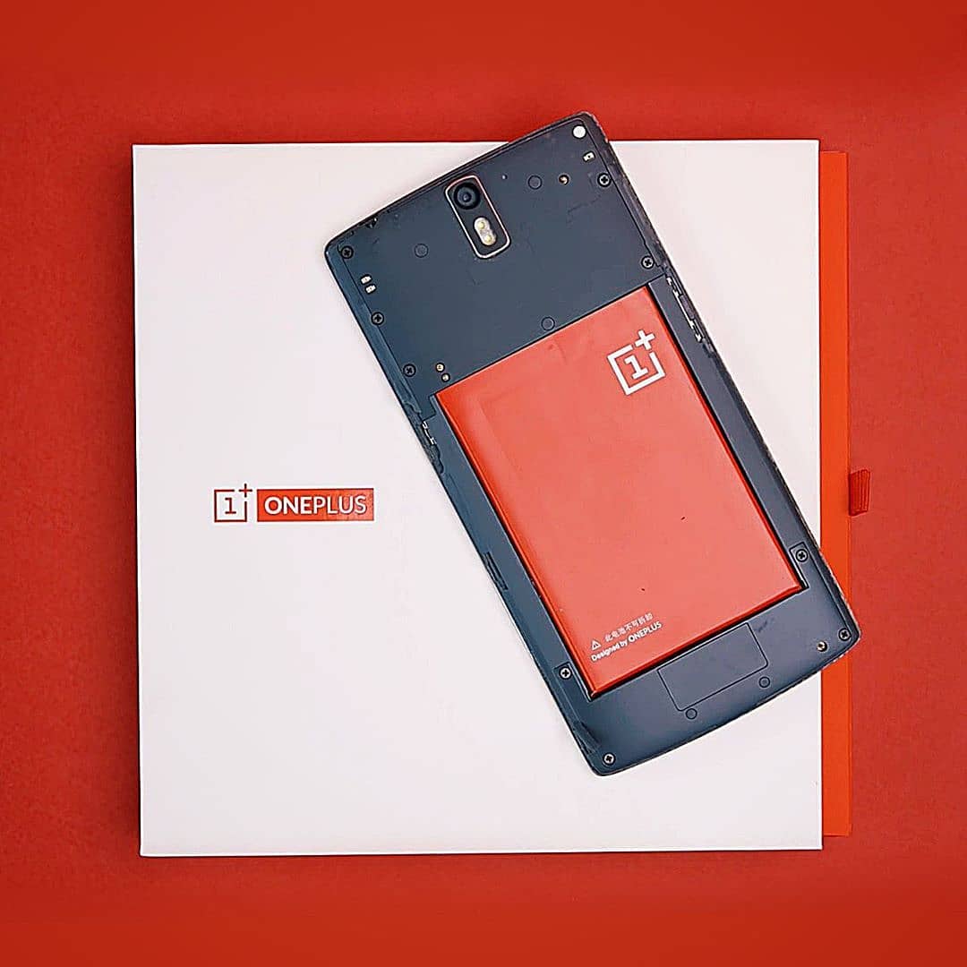 On the verge of the OnePlus 7 release, I decided that the first generation OnePlus phone - the One, deserves some attention. Watch my review of the OP1 in 2019, by following the link in my profile tab! 🎥